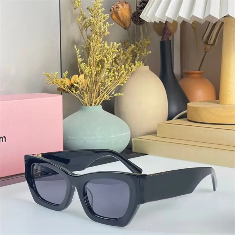 Eyewear sunglasses for men retro miu designer glasses valentine s day gift popular leopard print lentes de sol oval womans sunglasses anti sunburn
Eyewear sunglasses for men retro miu designer glasses valentine s day gift popular leopard print lentes de sol oval womans sunglasses anti sunburn