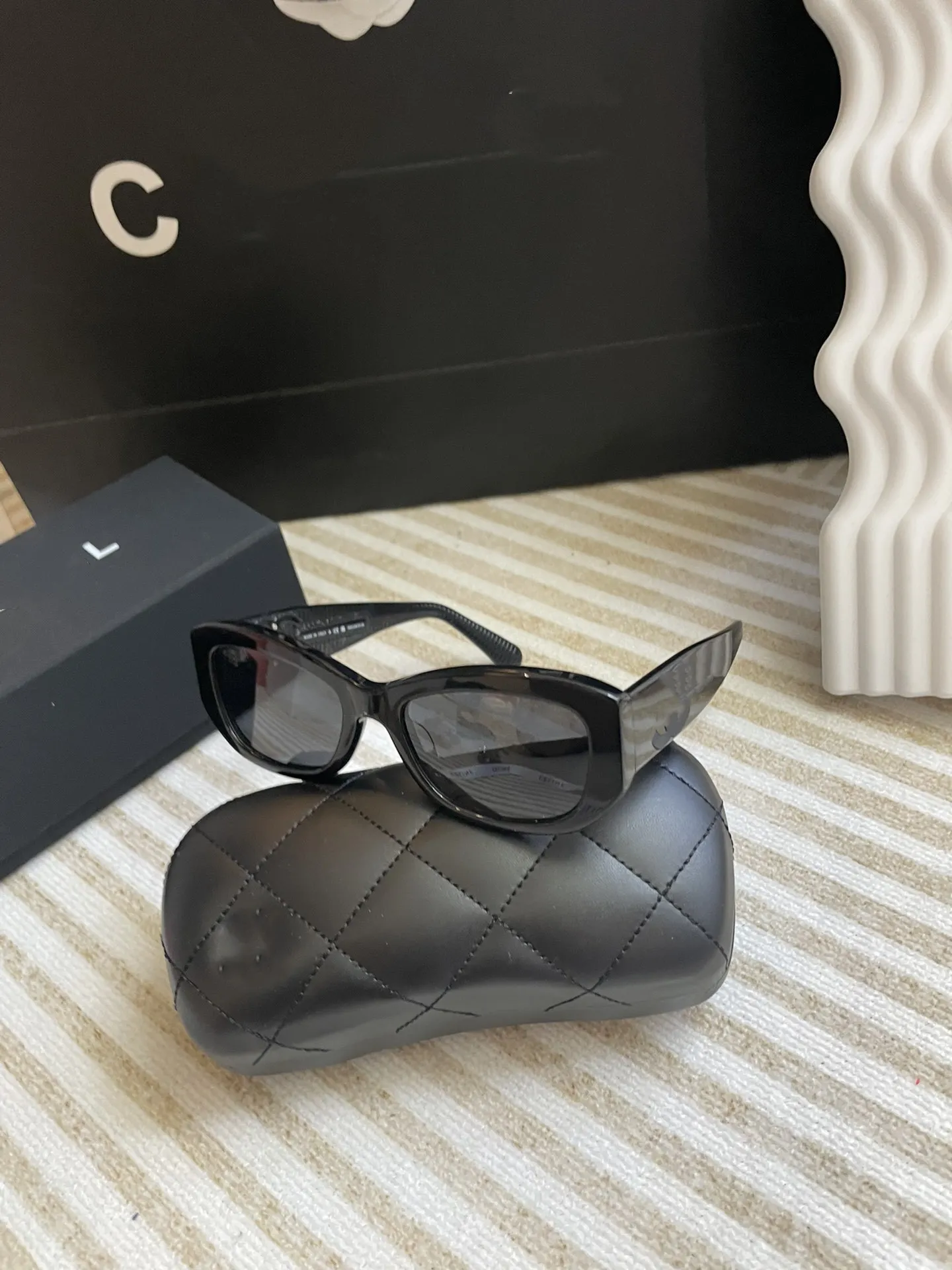 2023 Black sunglasses 5493 Designer Sunglasses men famous fashionable Classic retro luxury brand eyeglass fashion sunglasses for women
2023 Black sunglasses 5493 Designer Sunglasses men famous fashionable Classic retro luxury brand eyeglass fashion sunglasses for women