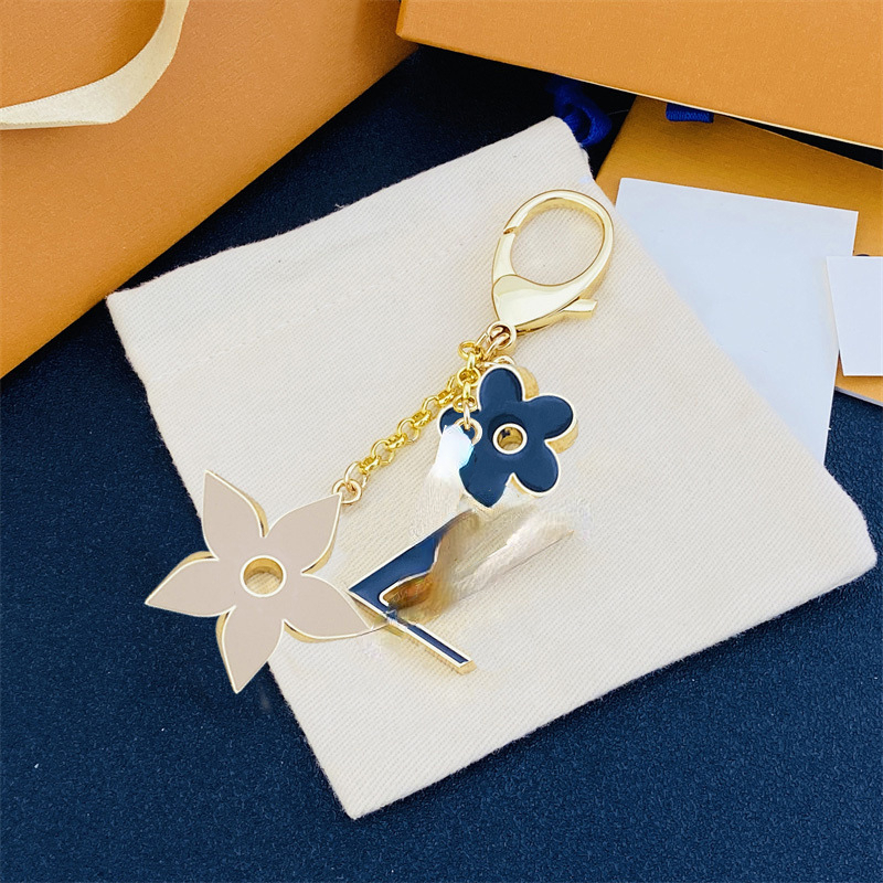 Classic Brand Series Fashion Bag Ornaments Leather Car Key Ring Epoxy Presbyopic Keychain Pendant
Classic Brand Series Fashion Bag Ornaments Leather Car Key Ring Epoxy Presbyopic Keychain Pendant