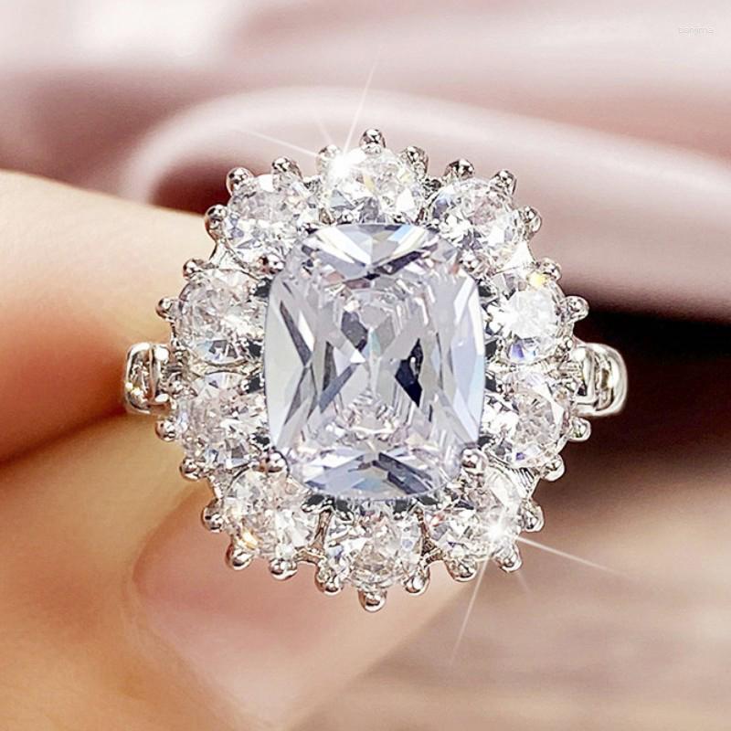 Wedding Rings Huitan Trendy Women With White/Pink/Blue Cubic Zirconia Temperament Lady's Ring Anniversary Party Eternity Jewelry
Wedding Rings Huitan Trendy Women With White/Pink/Blue Cubic Zirconia Temperament Lady's Ring Anniversary Party Eternity Jewelry