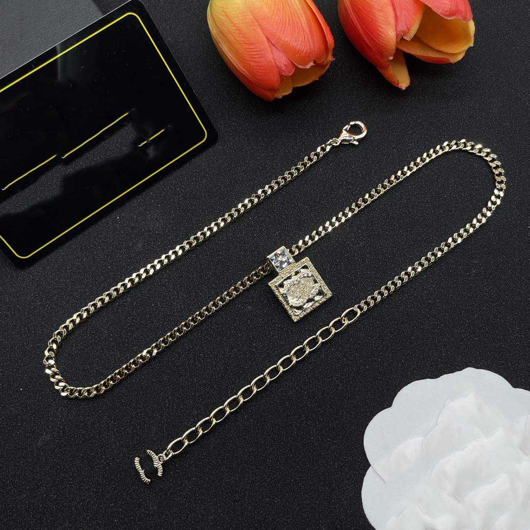 Top Brand Women's gold Necklace Pendant ccity Designer Crystal Chokers Necklace Woman Jewelry Banquet Party Accessories 79
Top Brand Women's gold Necklace Pendant ccity Designer Crystal Chokers Necklace Woman Jewelry Banquet Party Accessories 79