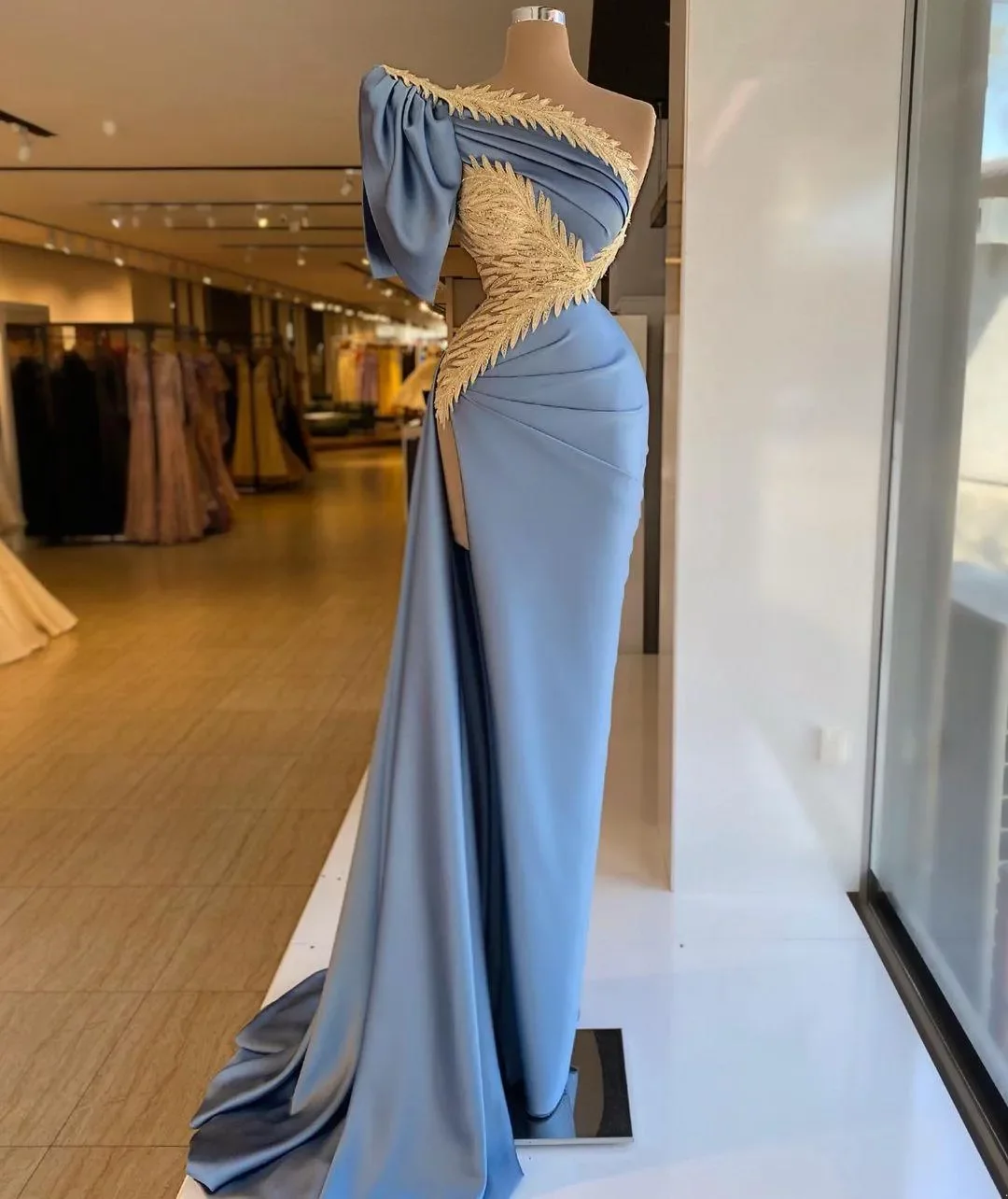 Silk Satin Evening Gold Appliques Puff Sleeve Mermaid Prom Gowns Slim Side Split Red Carpet Fashion Party Dresses