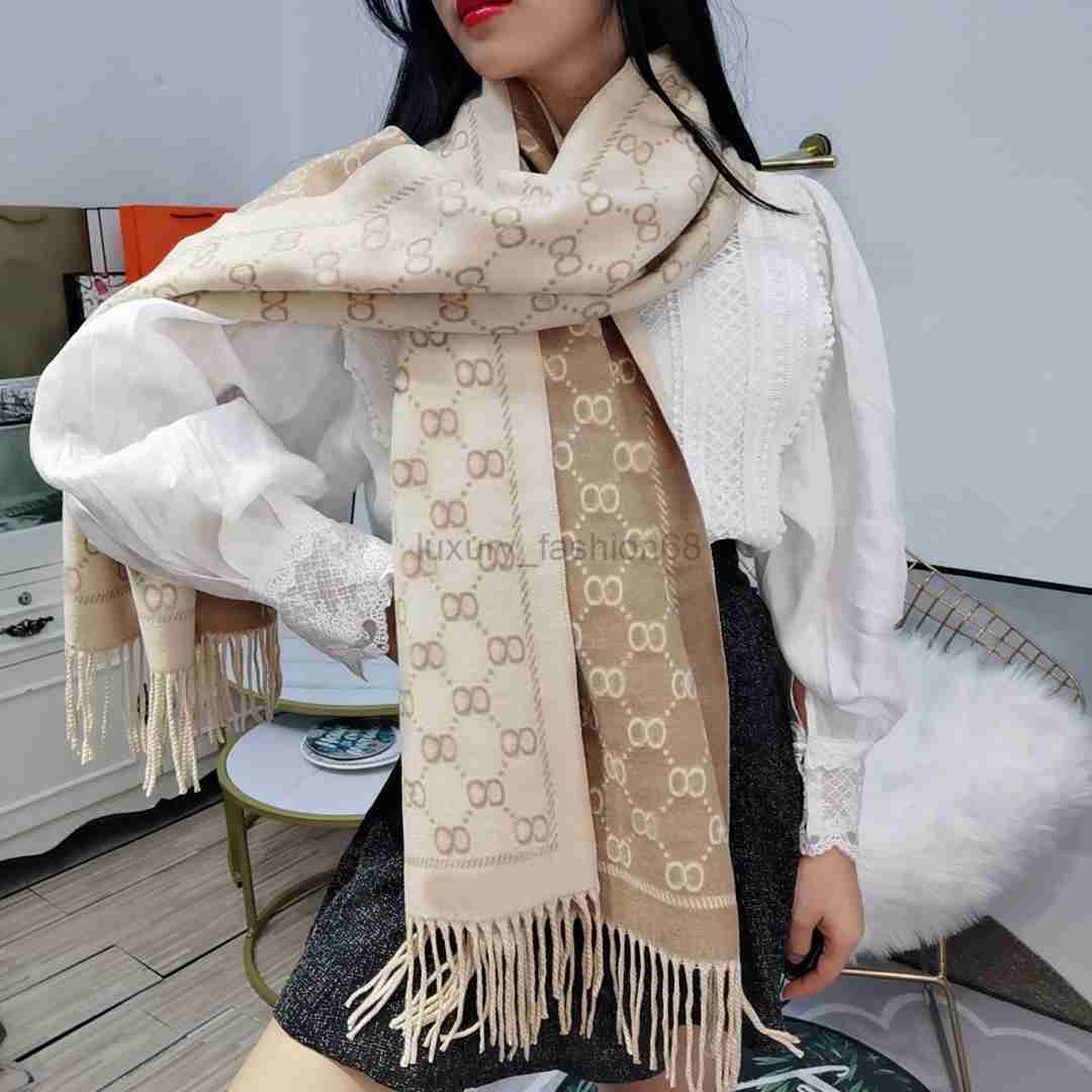 Fashion men's and women's designer scarf luxury letter cashmere scarves classic simplicity soft touch autumn and winter models warm shawl 6 colours size 180x70cm
Fashion men's and women's designer scarf luxury letter cashmere scarves classic simplicity soft touch autumn and winter models warm shawl 6 colours size 180x70cm