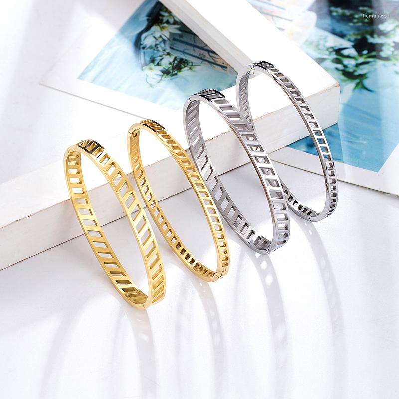 Bangle High Quality Unique Design Hollow Trapezoid Stainless Steel Bracelet Ladies Love Fashion Jewelry Gift Wholesale Raym22
Bangle High Quality Unique Design Hollow Trapezoid Stainless Steel Bracelet Ladies Love Fashion Jewelry Gift Wholesale Raym22