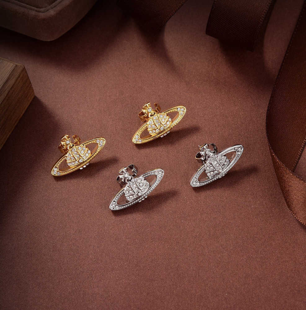Stud Stud Designer Earrings Vivian Luxury Women Fashion Jewelry Earing Metal Pearl Earring cjeweler Westwood Woman Tidal flow design 59ess
Stud Stud Designer Earrings Vivian Luxury Women Fashion Jewelry Earing Metal Pearl Earring cjeweler Westwood Woman Tidal flow design 59ess