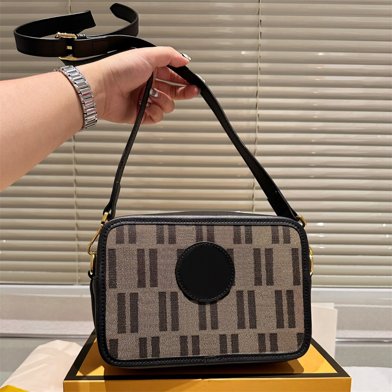 Vintage Shoulder Bags For Mens Womens Fashion Full Letters Camera Bags Unisex Luxurys Brands Casual Trendy Cross Body Bags Purses, No box
Vintage Shoulder Bags For Mens Womens Fashion Full Letters Camera Bags Unisex Luxurys Brands Casual Trendy Cross Body Bags Purses, No box