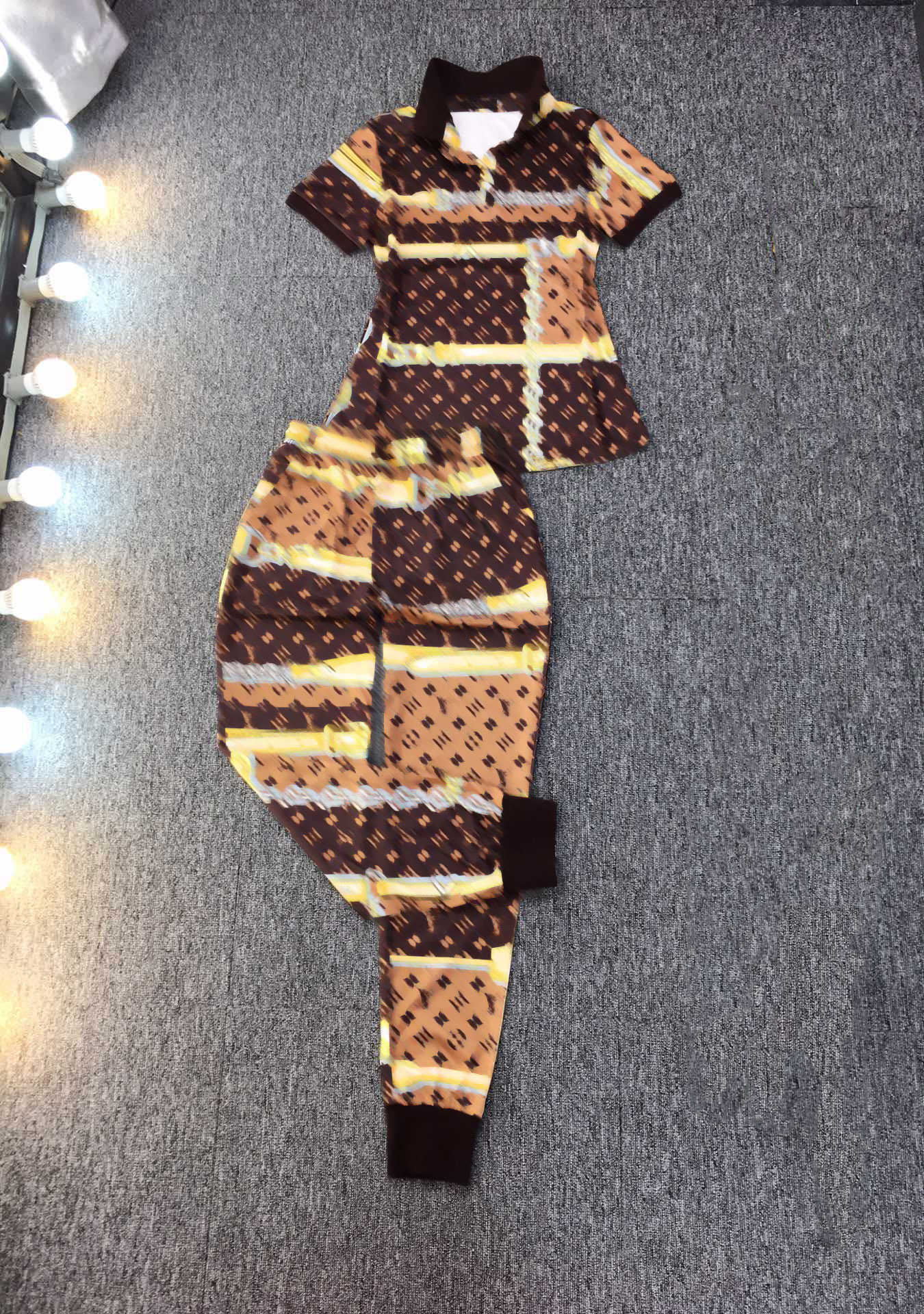 Hip Hop Womens Two Piece Pants Fabric Comfortable Print Geometric Pattern Lapel Button Short-sleeved T-shirt Slim Casual Pant Sets For Women Outfits
Hip Hop Womens Two Piece Pants Fabric Comfortable Print Geometric Pattern Lapel Button Short-sleeved T-shirt Slim Casual Pant Sets For Women Outfits