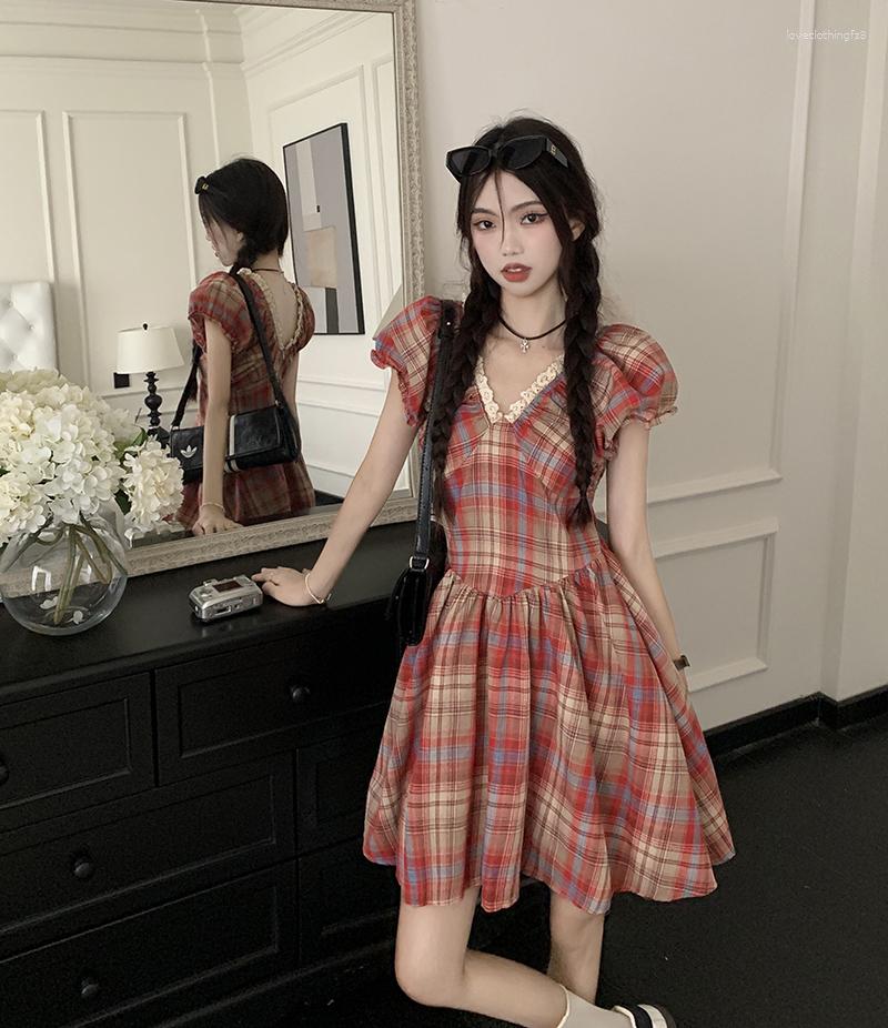 Casual Dresses French Retro Plaid Dress Women' Lace Stitching V-neck Puff Sleeve Summer 2023 Fashion Age Reduction Waist Short, Red
Casual Dresses French Retro Plaid Dress Women' Lace Stitching V-neck Puff Sleeve Summer 2023 Fashion Age Reduction Waist Short, Red