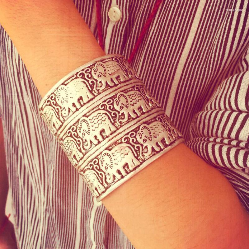 Bangle Egypt African Vintage Silver Plated Embossed Elephant OM Hindu Ganesha Big Bracelet Cuff Jewelry Anime Raym22
Bangle Egypt African Vintage Silver Plated Embossed Elephant OM Hindu Ganesha Big Bracelet Cuff Jewelry Anime Raym22