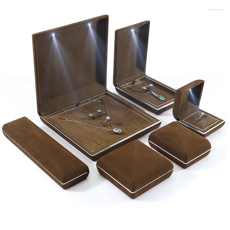 Jewelry Pouches 2023 LED Light Portable Organizer Travel Case Multifunction Ring Necklace Earring Display Storage Gifts Box
Jewelry Pouches 2023 LED Light Portable Organizer Travel Case Multifunction Ring Necklace Earring Display Storage Gifts Box