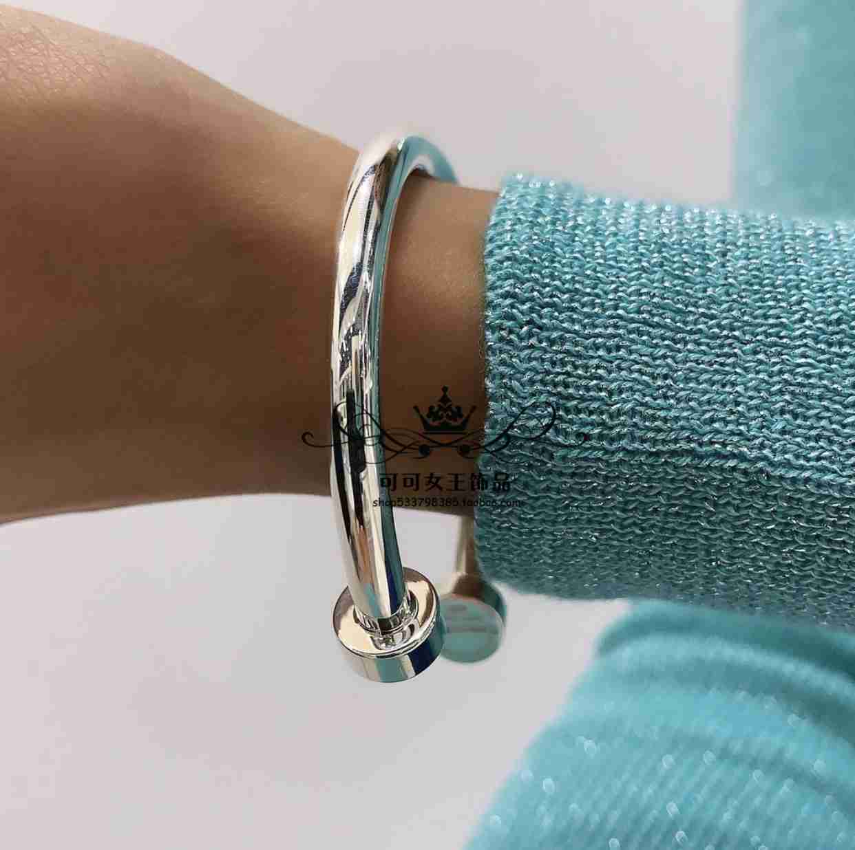 Hot selling funds S925 Sterling Silver Tiffay Return to Classic Logo Circled Open Bracelet Women's Fashion Light Luxury Couple
Hot selling funds S925 Sterling Silver Tiffay Return to Classic Logo Circled Open Bracelet Women's Fashion Light Luxury Couple