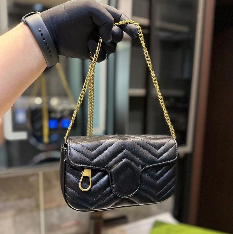 Marmont Designer Shoulder Bag Luxurys Handbag Women Bag Messenger Bag Crossbody Bag Sling Bag Fashion Bag Hobo Bag Classics Cowhide Armpit Bag 20cm, 2 # black gold necklace
Marmont Designer Shoulder Bag Luxurys Handbag Women Bag Messenger Bag Crossbody Bag Sling Bag Fashion Bag Hobo Bag Classics Cowhide Armpit Bag 20cm, 2 # black gold necklace