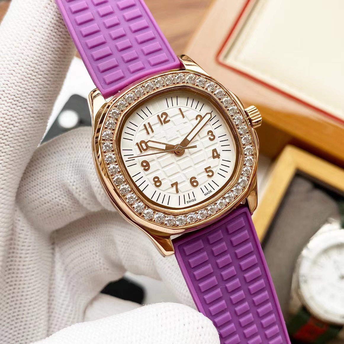 women watch designer watches high quality luxury watch Diamond inlay Resin bond 39mm rose gold, C1
women watch designer watches high quality luxury watch Diamond inlay Resin bond 39mm rose gold, C1