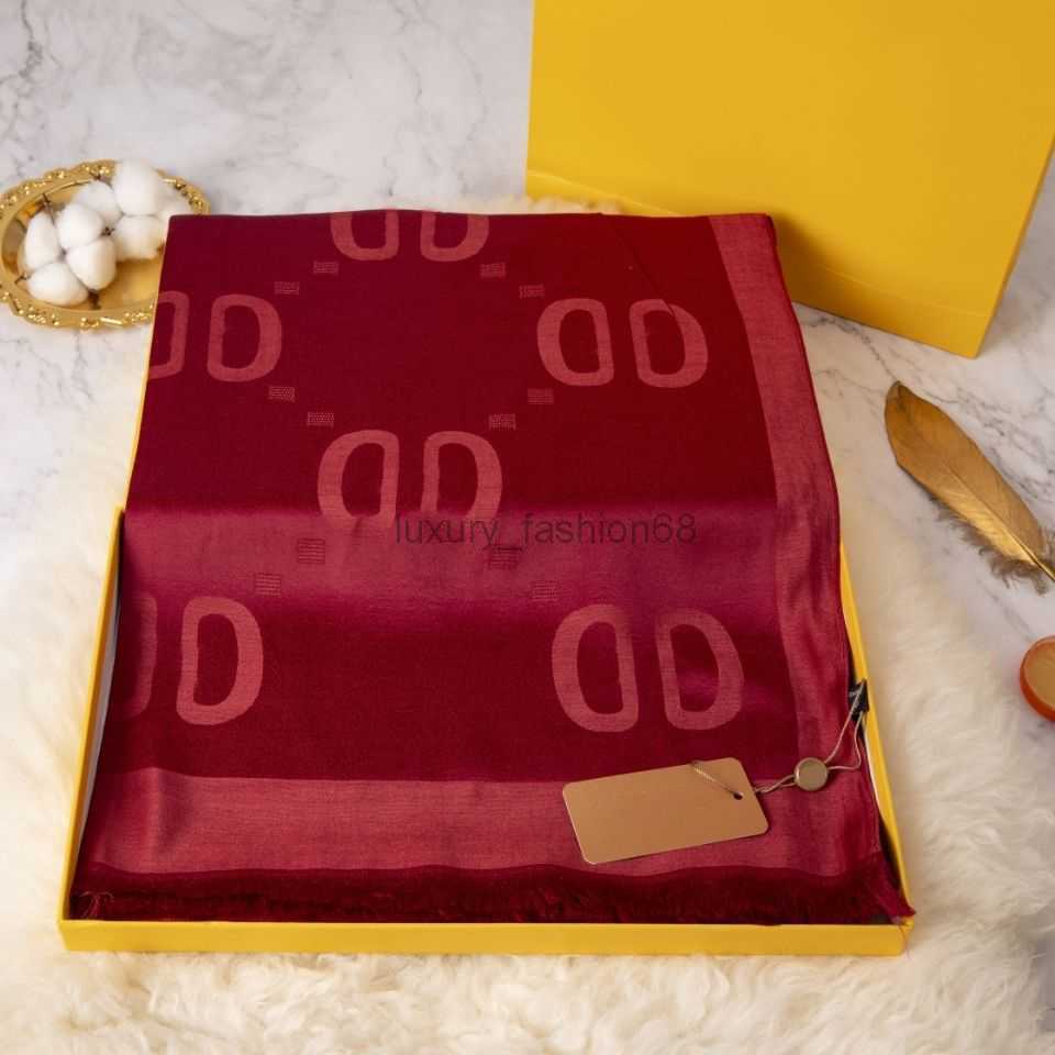 Luxurys Scarf Thermal shawl Thin scarf multicolor long shaw loffice use Designers Double-sided Thickened Versatile Headband Elegant scarfs for women nice good
Luxurys Scarf Thermal shawl Thin scarf multicolor long shaw loffice use Designers Double-sided Thickened Versatile Headband Elegant scarfs for women nice good