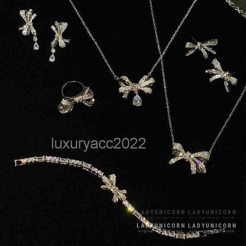 Necklace Jewelry Ladyunicorn Radiant Zircon Full Diamond Bow Knot Water Drop Necklace Ring Earrings Light Luxury Decoration
Necklace Jewelry Ladyunicorn Radiant Zircon Full Diamond Bow Knot Water Drop Necklace Ring Earrings Light Luxury Decoration