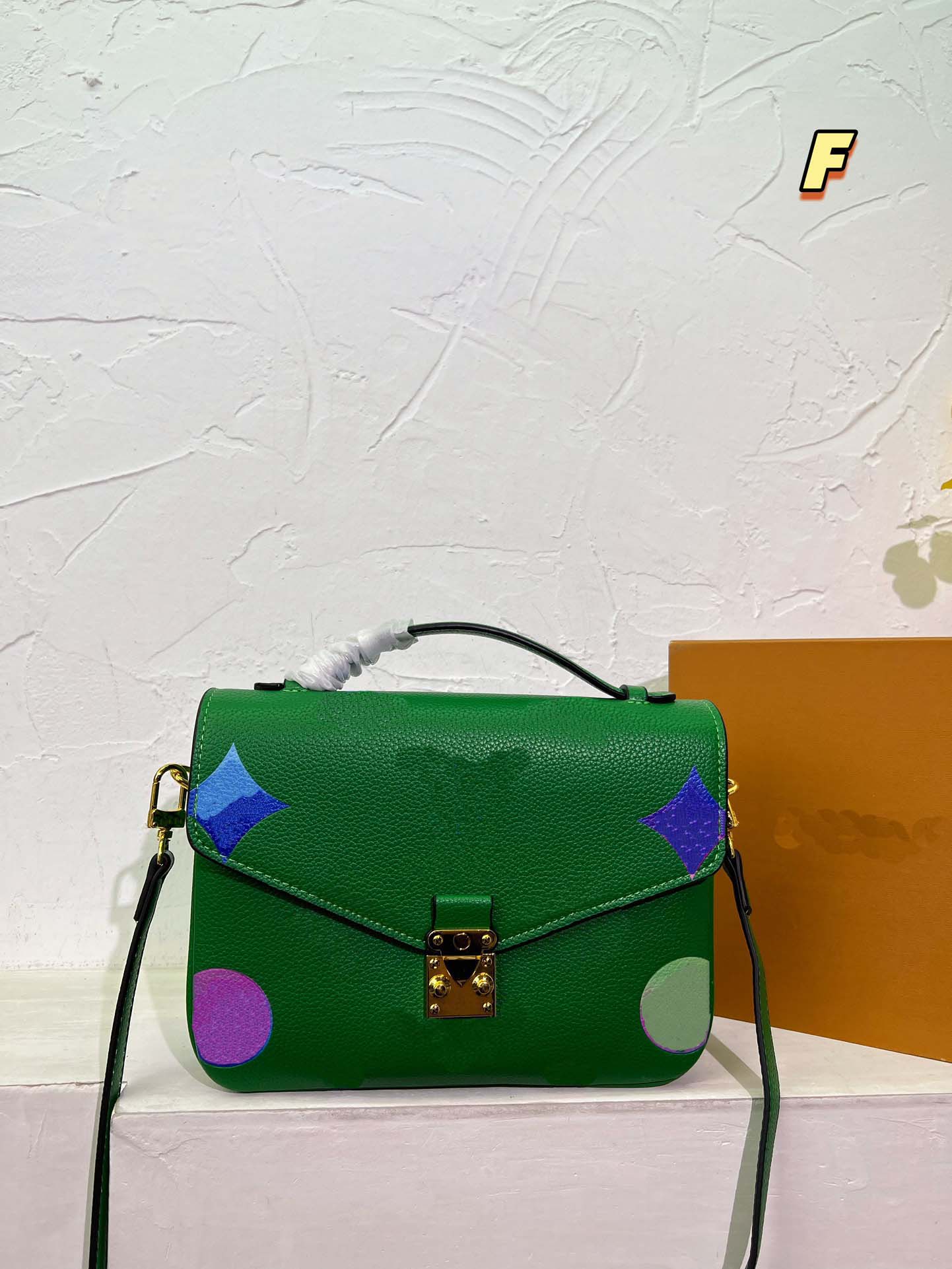 Genuine leather designer bag fashion printing Metal chain pack bag Pillow bag 2023 New style shoulder bag clutch handbag luxury messenger crossbody package, Black flower
Genuine leather designer bag fashion printing Metal chain pack bag Pillow bag 2023 New style shoulder bag clutch handbag luxury messenger crossbody package, Black flower