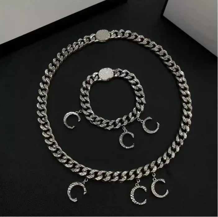 Pendant Necklaces Designer Letter Pendant Necklaces Fashion Thick Chain Couples Jewelled Necklaces Luxury Stainless Steel Valentine Day Couple Gifts Jewelry
Pendant Necklaces Designer Letter Pendant Necklaces Fashion Thick Chain Couples Jewelled Necklaces Luxury Stainless Steel Valentine Day Couple Gifts Jewelry