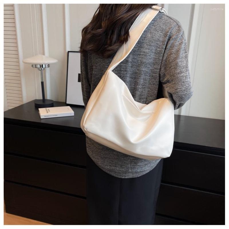 Evening Bags Women's High Capacity PU Shoulder Bag 2023 Summer Designer Versatile Leisure Travel Light Luxury Trend Multi Color, Black
Evening Bags Women's High Capacity PU Shoulder Bag 2023 Summer Designer Versatile Leisure Travel Light Luxury Trend Multi Color, Black
