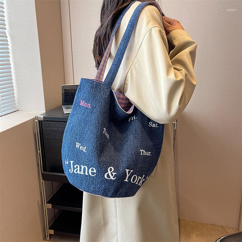 Evening Bags Denim Letter Retro Shoulder Bucket Simple Fashion Shopping Storage Bag Casual Versatile Travel Portable Satchel Organizer, Light blue
Evening Bags Denim Letter Retro Shoulder Bucket Simple Fashion Shopping Storage Bag Casual Versatile Travel Portable Satchel Organizer, Light blue
