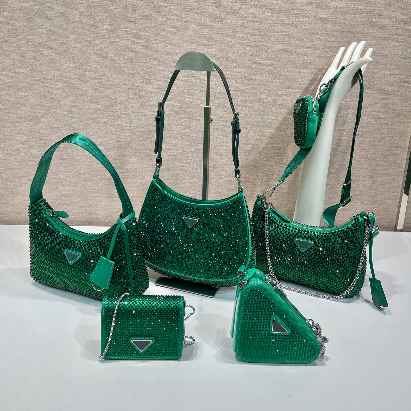 MOZ005 Evening Bags killer Bags Underarm Shoulder Bag Bling Crossbody Bags Evening Clutch Crystal Embellished Full Diamond Fashion Letter Handbags, Blue
MOZ005 Evening Bags killer Bags Underarm Shoulder Bag Bling Crossbody Bags Evening Clutch Crystal Embellished Full Diamond Fashion Letter Handbags, Blue