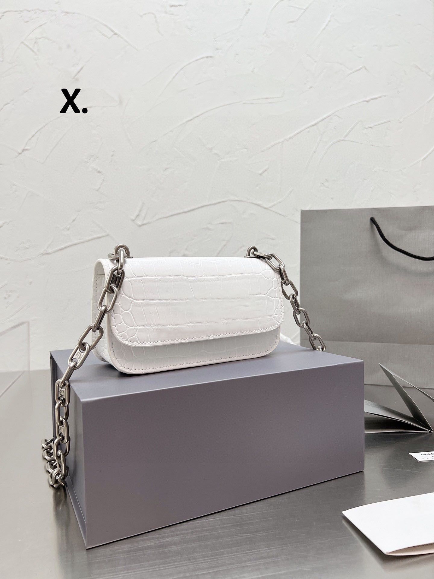 Cross sunset Luxury zuolan body color Classic latest bag handbags Shoulder bags chain handbag pattern 2023 leather womens Toothpick Des Gmws, Pink
Cross sunset Luxury zuolan body color Classic latest bag handbags Shoulder bags chain handbag pattern 2023 leather womens Toothpick Des Gmws, Pink