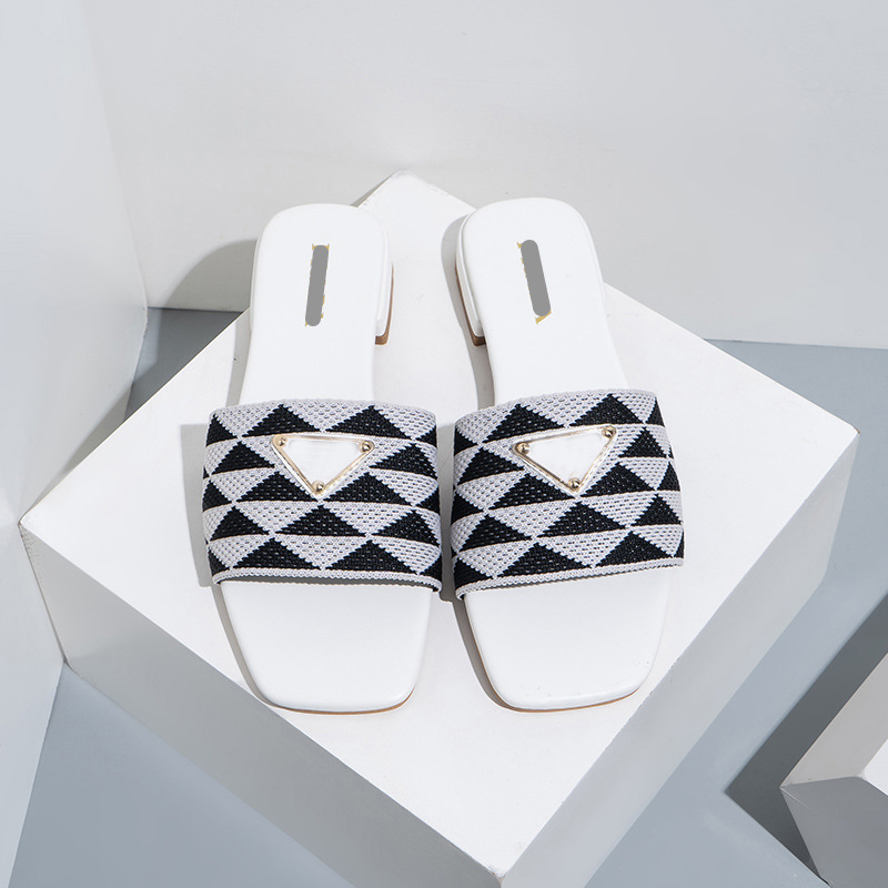 With Box Embroidered Fabric Slides Slippers Black Beige Embroidery Mules Womens Home Flip Flops Casual Sandals Summer Flat Slide Rubber Sole
With Box Embroidered Fabric Slides Slippers Black Beige Embroidery Mules Womens Home Flip Flops Casual Sandals Summer Flat Slide Rubber Sole