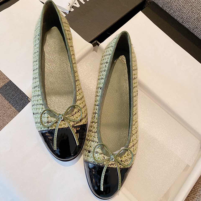 Paris Luxury designer fashion women Dress shoes Spring and Autumn cowhide letter bow Ballet Dance shoes black Flat boat shoe Lady Lazy Loafers, As shown in the figure
Paris Luxury designer fashion women Dress shoes Spring and Autumn cowhide letter bow Ballet Dance shoes black Flat boat shoe Lady Lazy Loafers, As shown in the figure