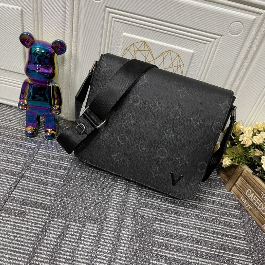 DISTRICT Pm Messengers bag Monograms Bag Eclipse Black Coated Canvas Crossbodys Bag Hobo Shoulder Bag Handbag Designer Luxury Men's Handbag M45272
DISTRICT Pm Messengers bag Monograms Bag Eclipse Black Coated Canvas Crossbodys Bag Hobo Shoulder Bag Handbag Designer Luxury Men's Handbag M45272