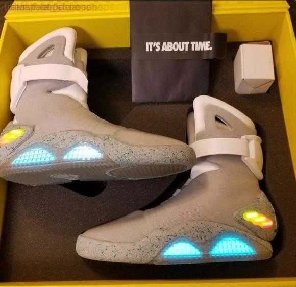 2023 Sneakers Led Shoes Boots Automatic Laces Dark Gray Marty Mcfly 'S Lighting Up Mags Black Red Air Mag Back To The Future Glow In The With Box UK 6-12
2023 Sneakers Led Shoes Boots Automatic Laces Dark Gray Marty Mcfly 'S Lighting Up Mags Black Red Air Mag Back To The Future Glow In The With Box UK 6-12
