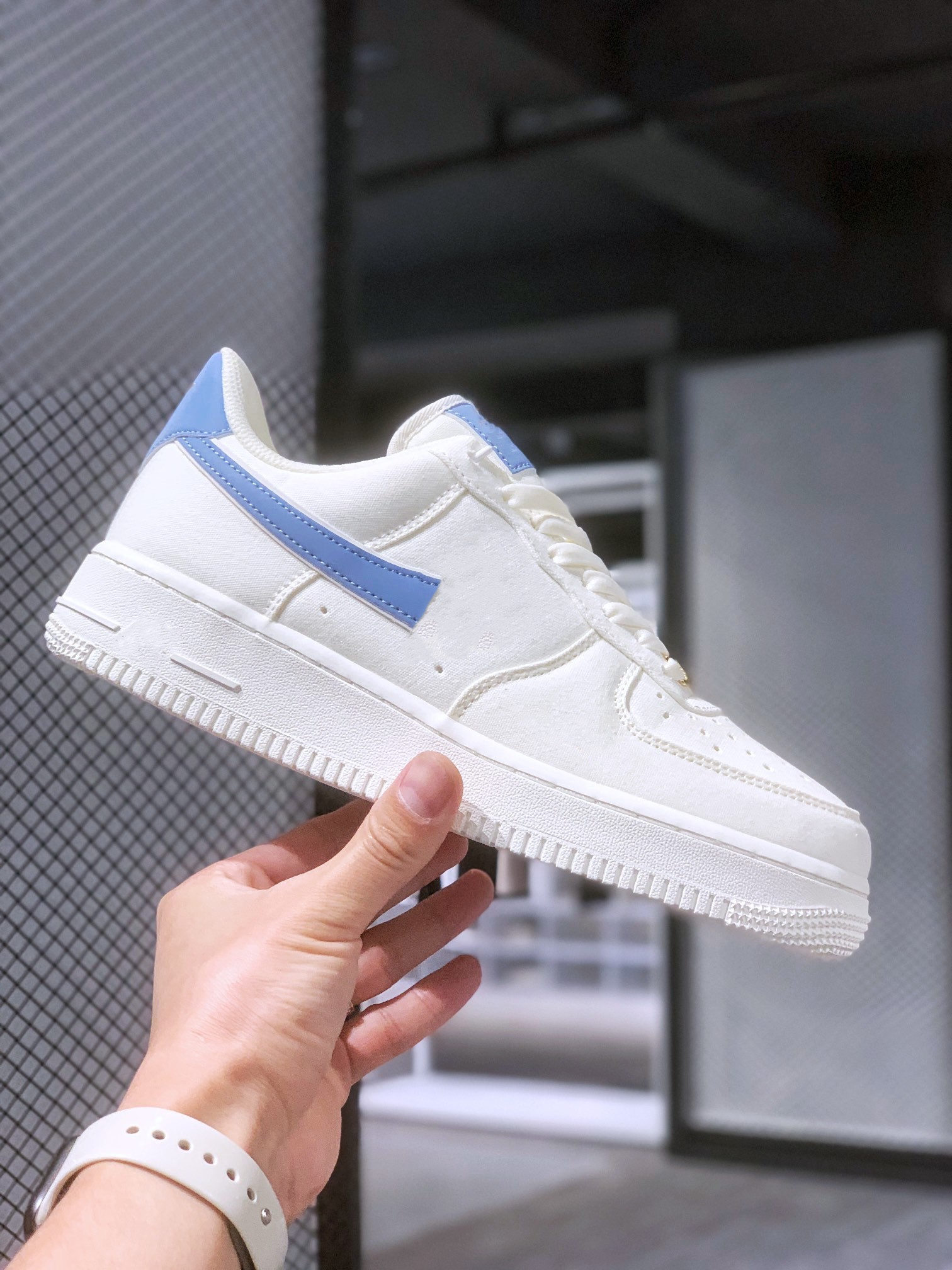 2023 Boys Girls SchooL Running Shoes 1 Low 07 Beige Blue Gold Outdoor Athletic Sports Lifestyle Casual Streetwear
2023 Boys Girls SchooL Running Shoes 1 Low 07 Beige Blue Gold Outdoor Athletic Sports Lifestyle Casual Streetwear