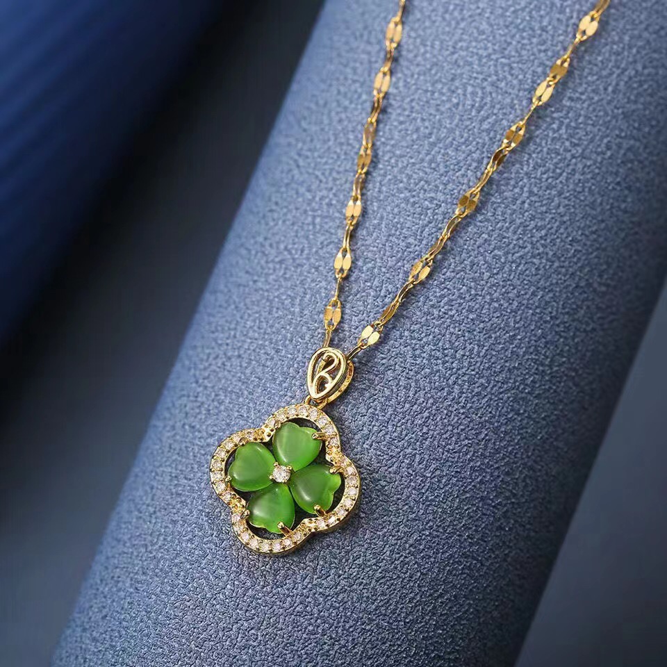18K Gold Plated Pendant Necklaces Luxury Designer Brand Flowers Four-leaf Clover Copper Material Inlay Cymophane Fashional Sweater Necklace Wedding Party Jewelry
18K Gold Plated Pendant Necklaces Luxury Designer Brand Flowers Four-leaf Clover Copper Material Inlay Cymophane Fashional Sweater Necklace Wedding Party Jewelry