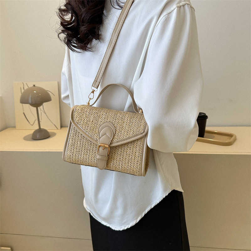 Beach Bags Grass Woven Fashionable and Simple Fashion Single Shoulder Crossbody Bag for Women 2023 New Foreign Style Women's Gentle Small Square, Khaki-20x14.5x8cm
Beach Bags Grass Woven Fashionable and Simple Fashion Single Shoulder Crossbody Bag for Women 2023 New Foreign Style Women's Gentle Small Square, Khaki-20x14.5x8cm