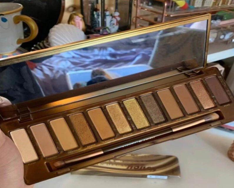 Brand Honey Eyeshadow Palette Ultraviolet Eyeshadows 12 Colors Eye Shadow PalettesHoney High Quality6934860, Mixed color
Brand Honey Eyeshadow Palette Ultraviolet Eyeshadows 12 Colors Eye Shadow PalettesHoney High Quality6934860, Mixed color