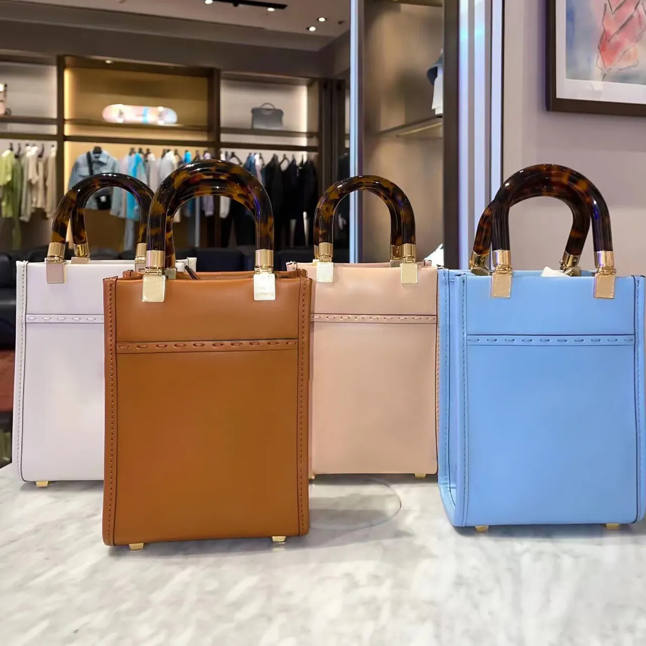 Top quality fashion mini clutch bags Luxurys Designers handbags Leather mini Crossbody Glass handle shoulder strap womens mens pochette Shopping totes travel bag, Blue
Top quality fashion mini clutch bags Luxurys Designers handbags Leather mini Crossbody Glass handle shoulder strap womens mens pochette Shopping totes travel bag, Blue