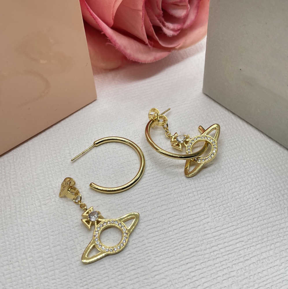 Stud Designer Earrings Vivian Luxury Women Fashion Jewelry Earing Metal Pearl Earring cjeweler Westwood Woman Tidal flow design 52ess
Stud Designer Earrings Vivian Luxury Women Fashion Jewelry Earing Metal Pearl Earring cjeweler Westwood Woman Tidal flow design 52ess