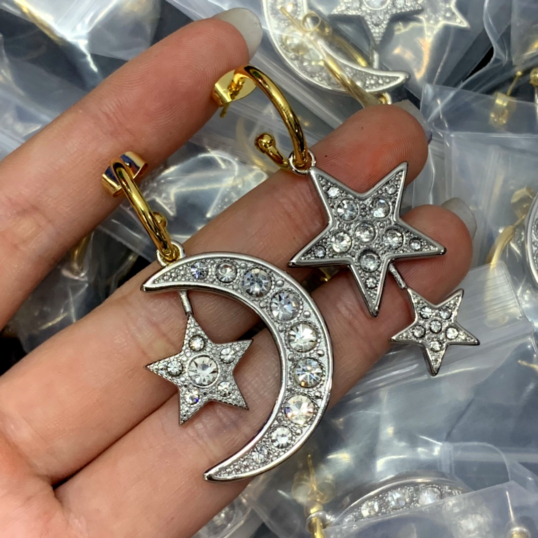 New designed TRIOMPHE Arch moon star PEADANT EARRINGS IN BRASS WOMEN EAR STUDS Designer Jewelry CE LINE901192
New designed TRIOMPHE Arch moon star PEADANT EARRINGS IN BRASS WOMEN EAR STUDS Designer Jewelry CE LINE901192
