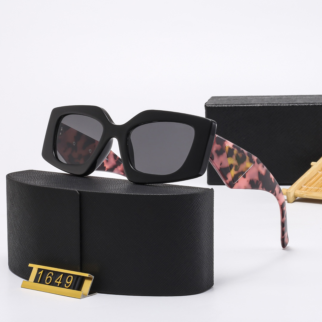 Designer sunglasses women men sunglasses designer luxury sunglasses triomphe quay fashion full frame UV400 polarizing light beach sun glasses luxury glasses
Designer sunglasses women men sunglasses designer luxury sunglasses triomphe quay fashion full frame UV400 polarizing light beach sun glasses luxury glasses