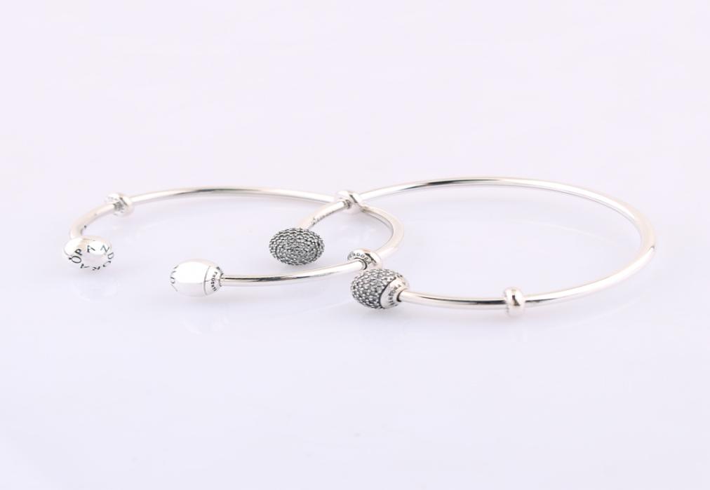 Authentic 925 Sterling Silver Moments Silver Open Cuff Bangle With Pave Caps Fits European Style Jewelry Charms Beads 59643902ZC7909670
Authentic 925 Sterling Silver Moments Silver Open Cuff Bangle With Pave Caps Fits European Style Jewelry Charms Beads 59643902ZC7909670
