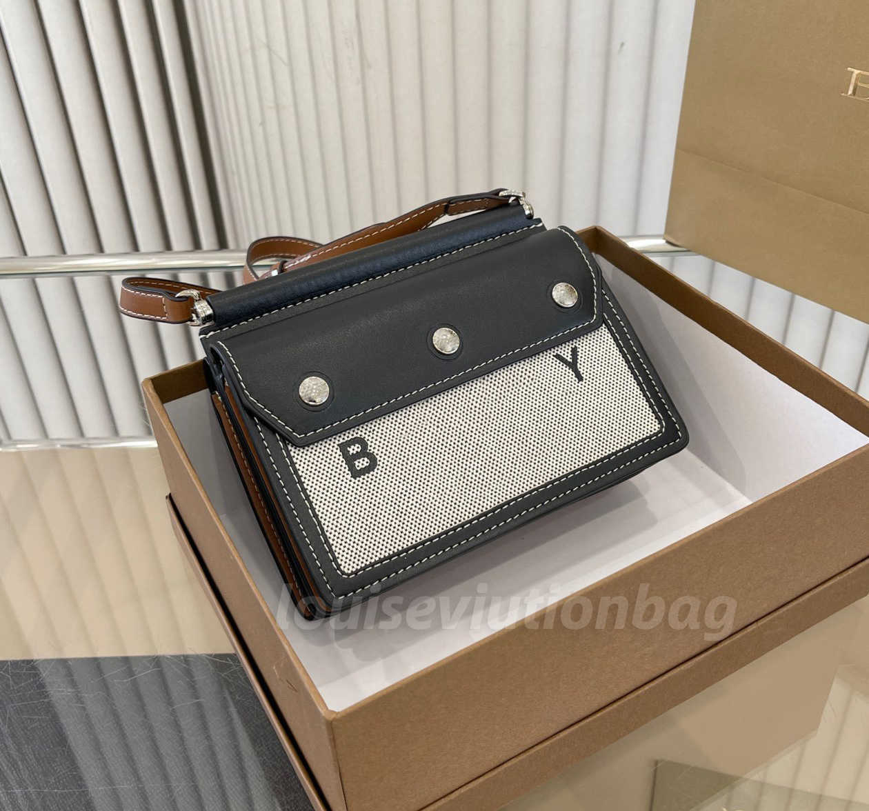 quality Luxury TB camera stripe Bag classic handbags Designer Vintage Check and Leather crossbody Women's men wallet messenger tote Shoulder clutch Bags 755971
quality Luxury TB camera stripe Bag classic handbags Designer Vintage Check and Leather crossbody Women's men wallet messenger tote Shoulder clutch Bags 755971
