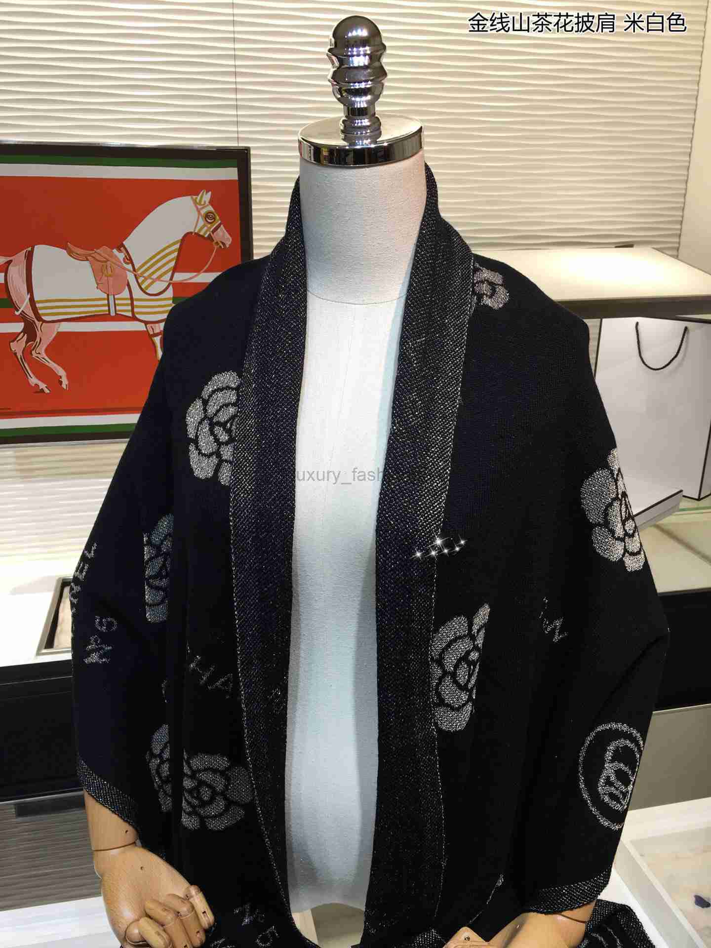 Luxury Winter Cashmere Scarf Fine print For Women Brand Designers Soft and thick warm Fashion Wool Long Shawl Wrap Above 300g 62X195cm
Luxury Winter Cashmere Scarf Fine print For Women Brand Designers Soft and thick warm Fashion Wool Long Shawl Wrap Above 300g 62X195cm