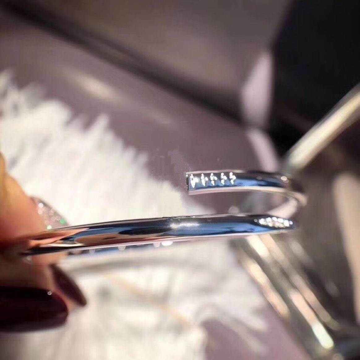 Gold Silver 316L Titanium Steel Classic cz Bangle Nail Bracelet wedding Inlay Diamond Women and Men Love Jewelry Gift2699405
Gold Silver 316L Titanium Steel Classic cz Bangle Nail Bracelet wedding Inlay Diamond Women and Men Love Jewelry Gift2699405