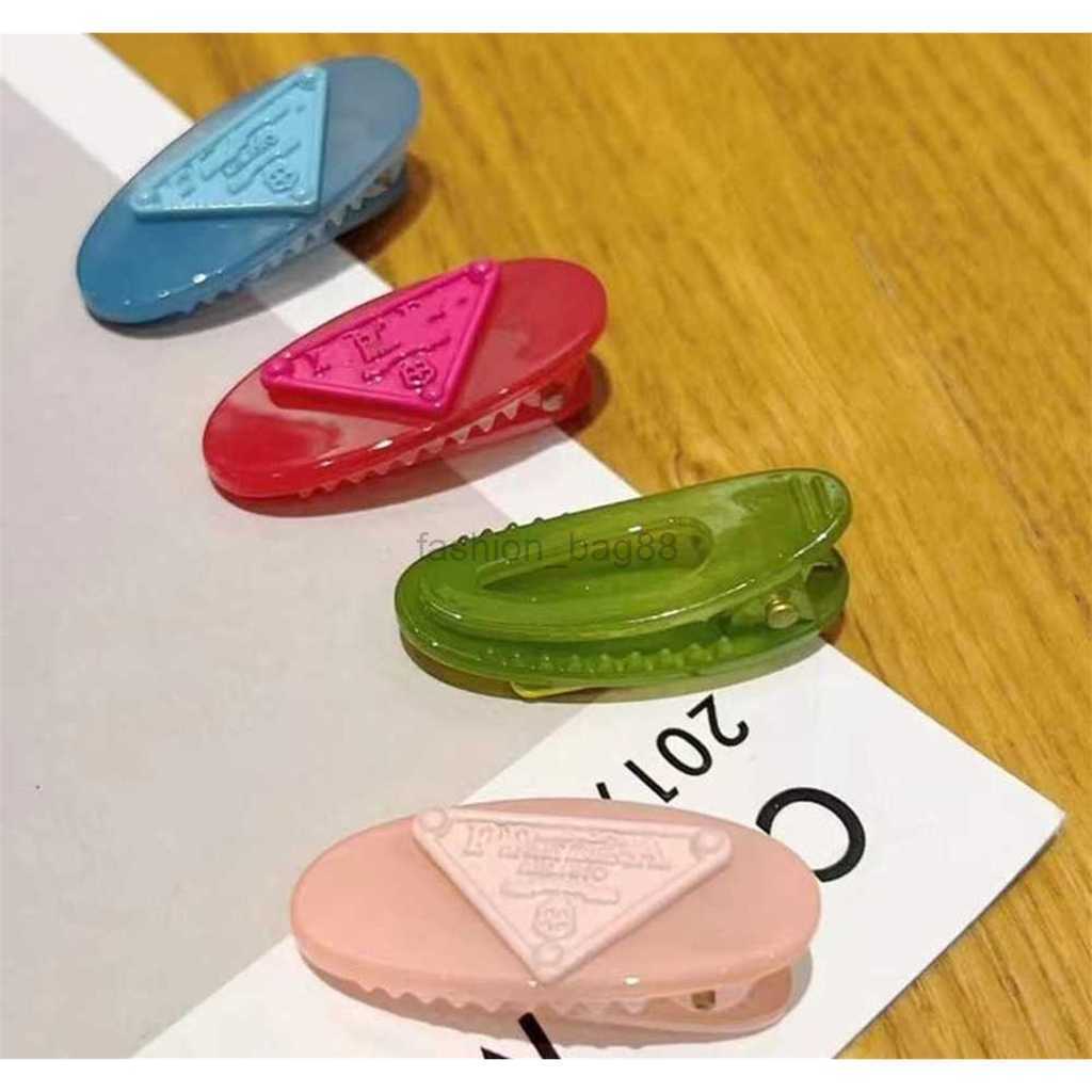 Ins fashion crystal girls hair clips boutique designer hair clips kids girls transparent Clear Candy Color princess designer hair accessories BB clips T29I6DR
Ins fashion crystal girls hair clips boutique designer hair clips kids girls transparent Clear Candy Color princess designer hair accessories BB clips T29I6DR