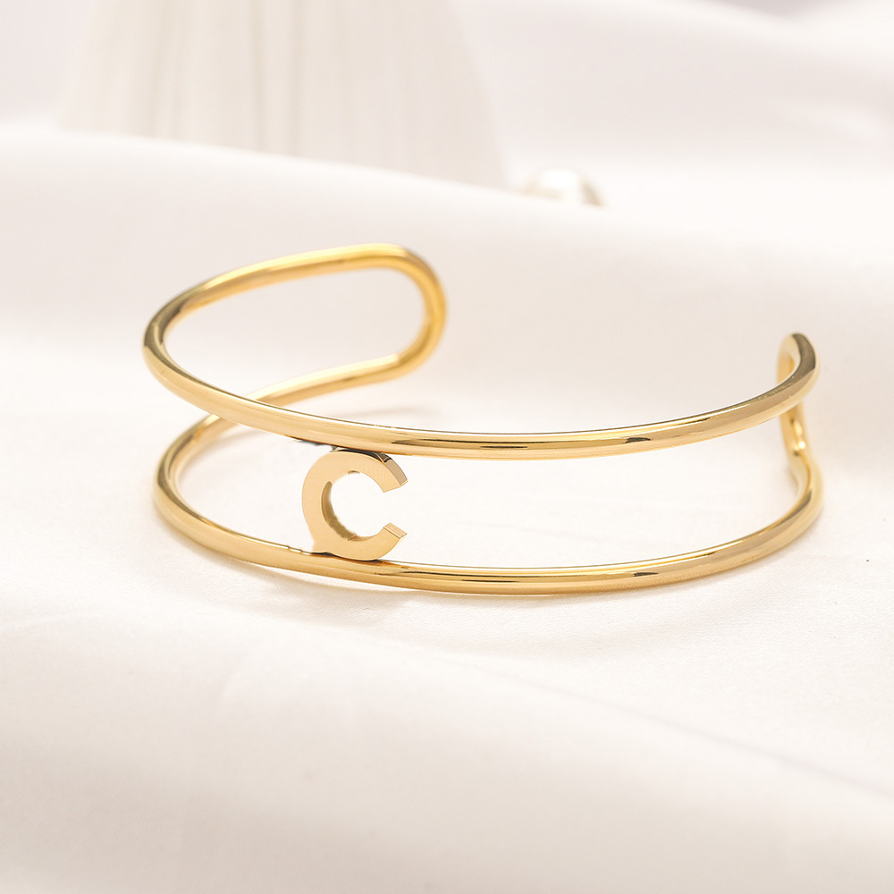 Designer Letter Bangle Luxury Brand Hollow Out Bracelets Men and Women Fashion 18K Gold Plated Stainless Steel Accessories Wedding Valentine's Day Gifts ZG2250
Designer Letter Bangle Luxury Brand Hollow Out Bracelets Men and Women Fashion 18K Gold Plated Stainless Steel Accessories Wedding Valentine's Day Gifts ZG2250