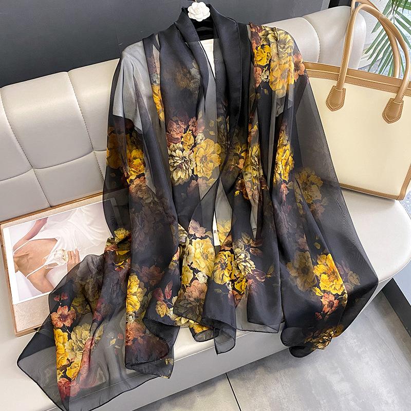 Scarves 2023 Fashion Head Scarf Headwraps For Women Silk Female Satin Print Oversized Sunscreen Beach Towel Bandana
Scarves 2023 Fashion Head Scarf Headwraps For Women Silk Female Satin Print Oversized Sunscreen Beach Towel Bandana