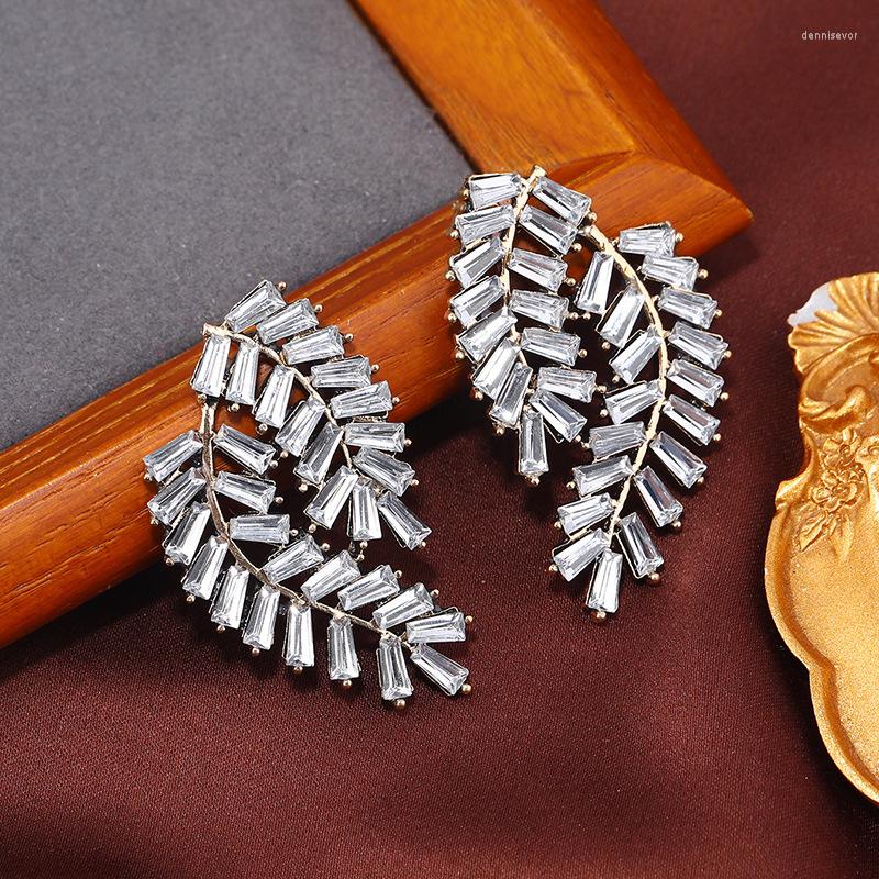 Stud Earrings Elegant Gold Plated Cubic Zirconia Feather Wing For Women Fashion Personality Branch Shape Ear Jewelry Gift
Stud Earrings Elegant Gold Plated Cubic Zirconia Feather Wing For Women Fashion Personality Branch Shape Ear Jewelry Gift