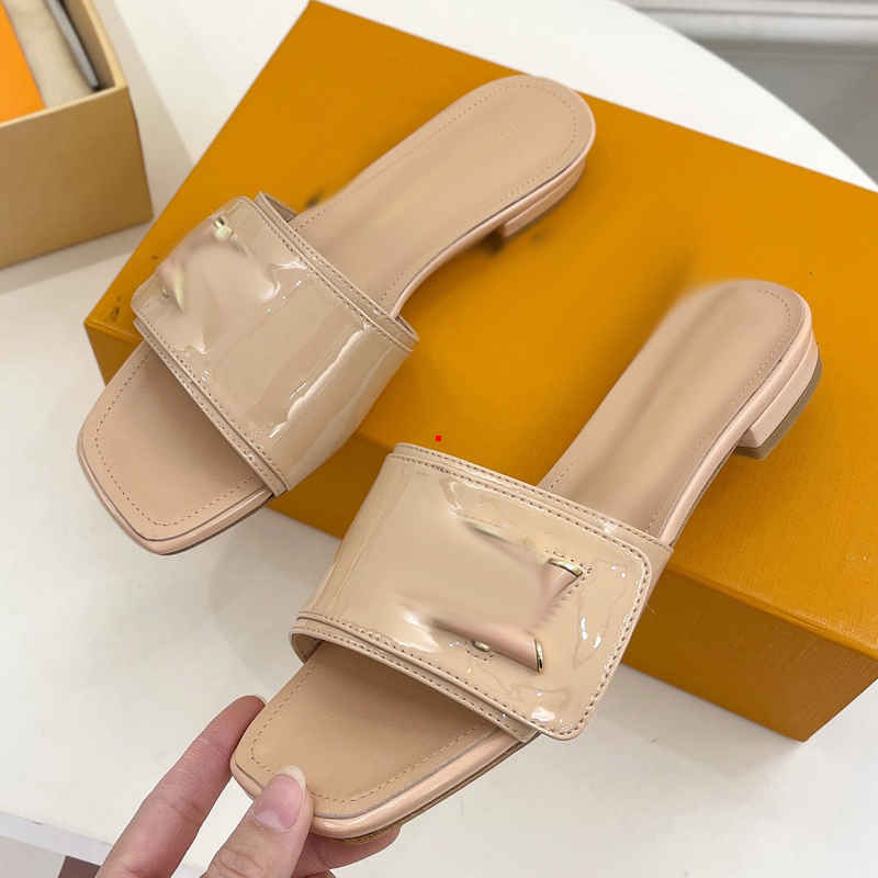 2023 Fashion Slippers Summer Women Slippers Platform Punk Rock Leather Mules Creative Metal Fittings Casual Party Shoes Female Outdoor Slides -458, Picture color
2023 Fashion Slippers Summer Women Slippers Platform Punk Rock Leather Mules Creative Metal Fittings Casual Party Shoes Female Outdoor Slides -458, Picture color