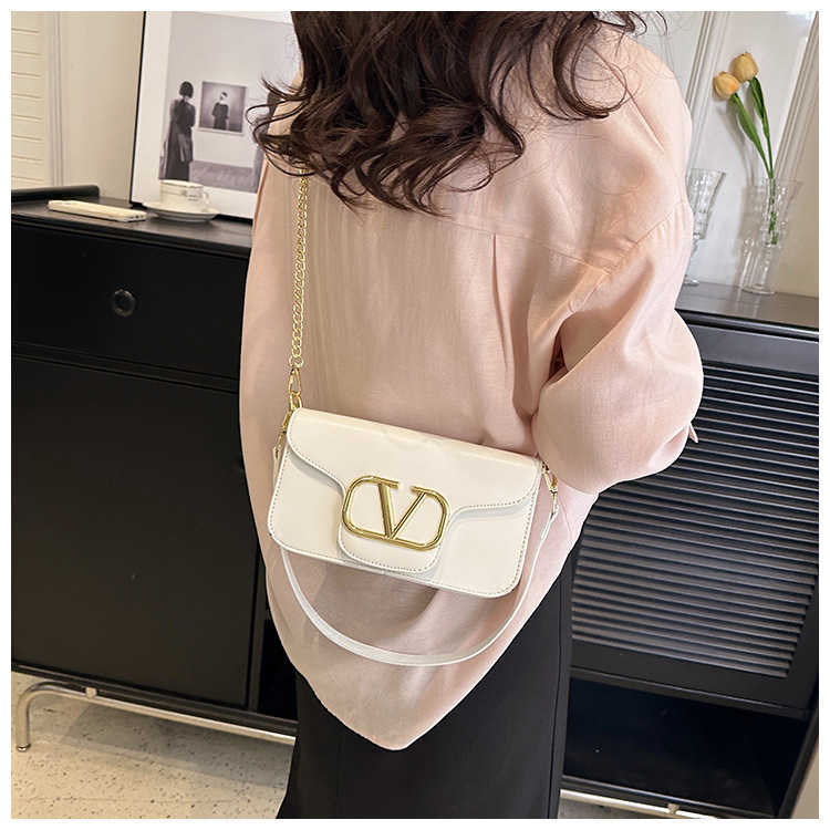 High quality women's valentino bag NHYE tote Bags 2023 new spring/summer solid color small square handbag simple and versatile chain purse luxury wallet, Rose pink
High quality women's valentino bag NHYE tote Bags 2023 new spring/summer solid color small square handbag simple and versatile chain purse luxury wallet, Rose pink