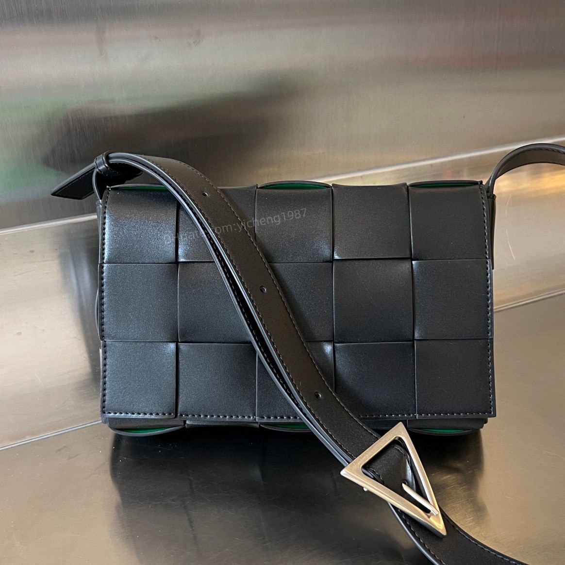 10A Top Quality BV's Cassette designer bag Intreccio cowhide Knited Medium 23cm Woman Shoulder Bag Lady Fashion Genuine Leather Crossbody Bag Free Shipping
10A Top Quality BV's Cassette designer bag Intreccio cowhide Knited Medium 23cm Woman Shoulder Bag Lady Fashion Genuine Leather Crossbody Bag Free Shipping