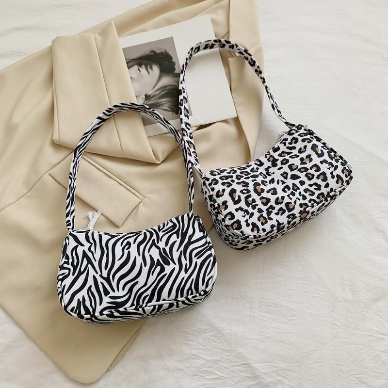 Waist Bags Retro Leopard Print Luxury Handbags Women Designer PU Shoulder Bag Lattice Splice Zipper Women's, Cow pattern
Waist Bags Retro Leopard Print Luxury Handbags Women Designer PU Shoulder Bag Lattice Splice Zipper Women's, Cow pattern