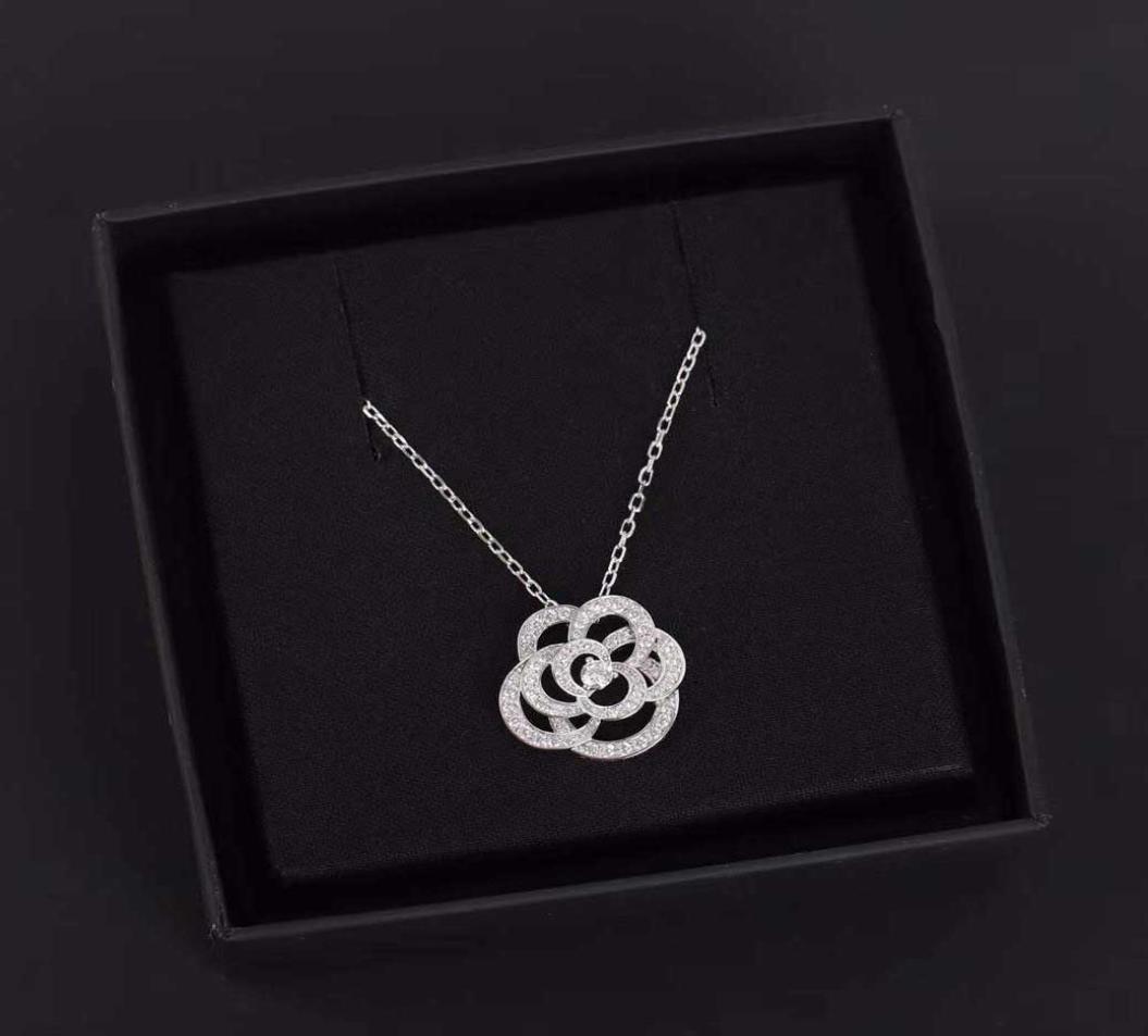 S925 Silver Top quality hollow design flower with diamond for women wedding jewelry gift have box and stamp PS41356710796
S925 Silver Top quality hollow design flower with diamond for women wedding jewelry gift have box and stamp PS41356710796
